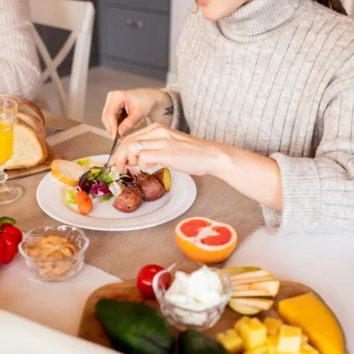 Why Taking a Pause Helps with Emotional Eating